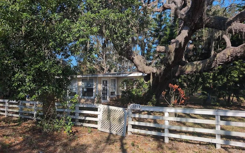 Photo of 13213 Elm St, Other, FL 33556 (MLS # 130015)