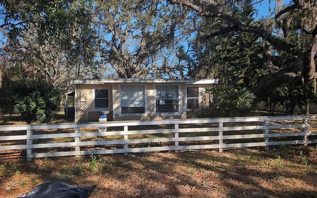 Photo of 13213 Elm St, Other, FL 33556 (MLS # 130015)