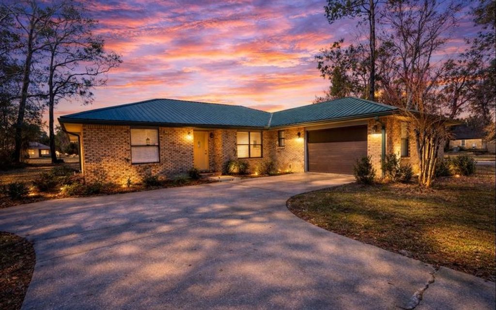 Photo of 332 SW Cessna Ct, Lake City, FL 32025 (MLS # 129624)