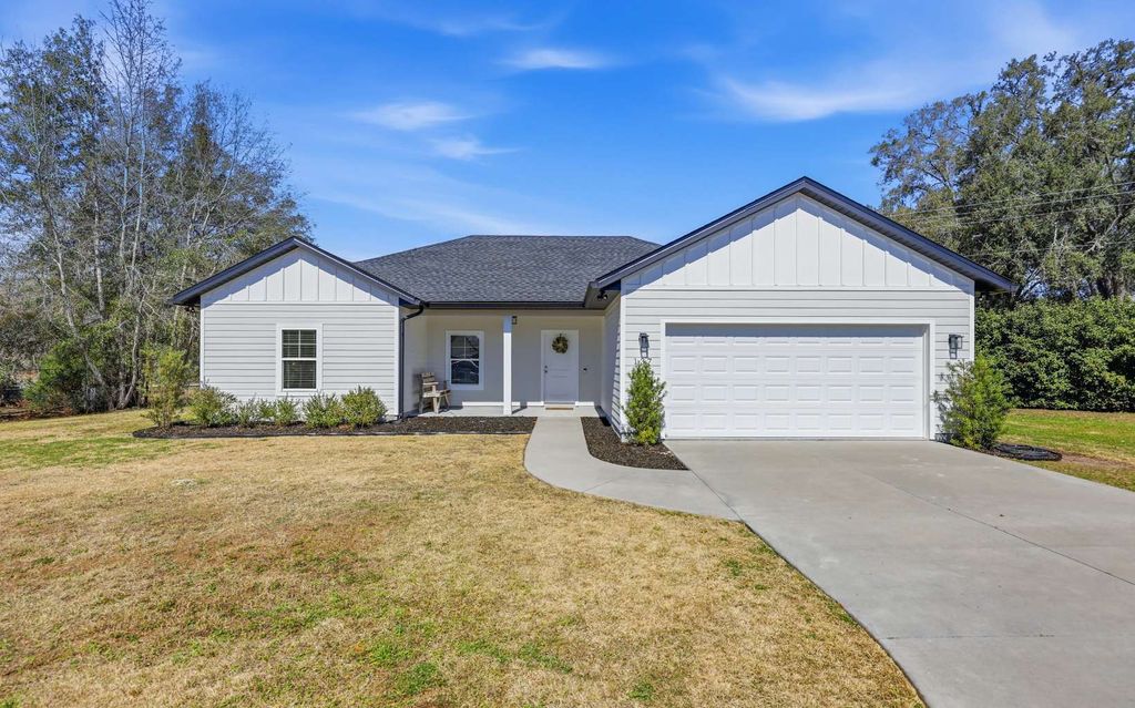 Photo of 137 SW Pinnacle Gln, Lake City, FL 32024 (MLS # 130421)