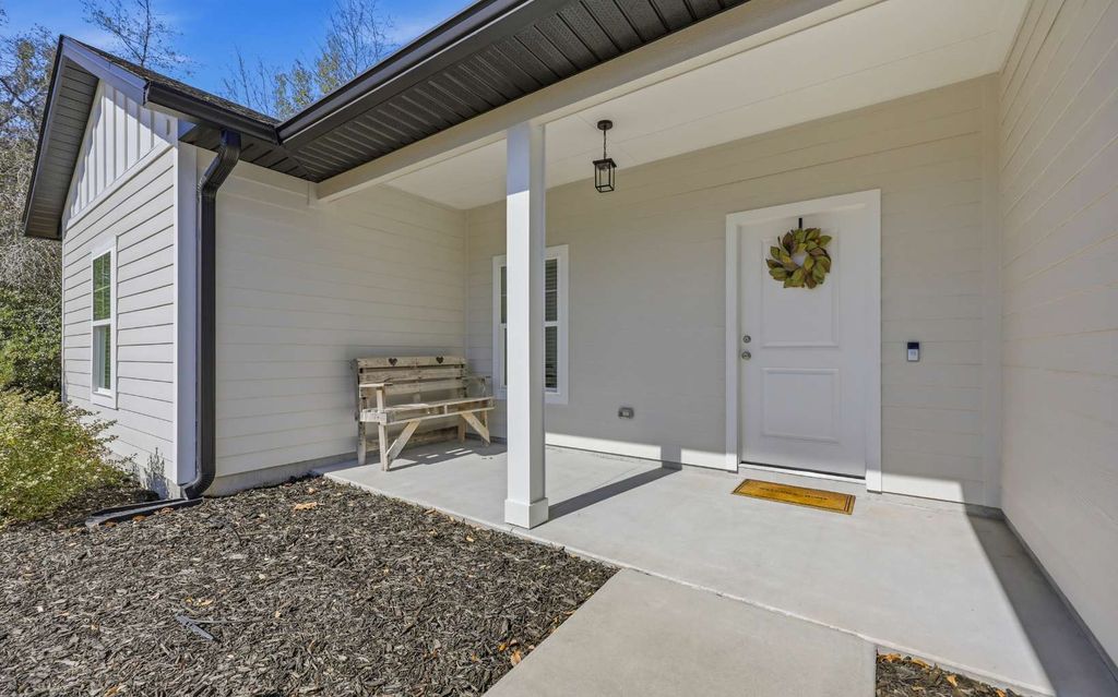 Photo of 137 SW Pinnacle Gln, Lake City, FL 32024 (MLS # 130421)