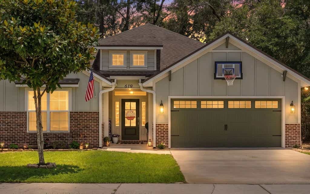 Photo of 619 SW Bellflower Dr, Lake City, FL 32024 (MLS # 132355)