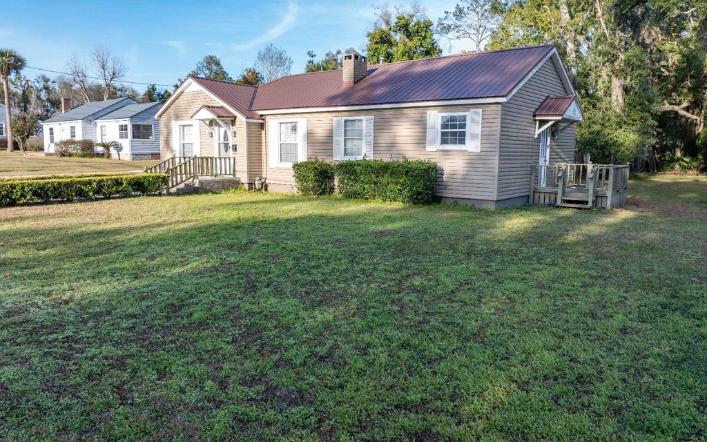 Photo of 612 Suwannee Avenue, Live Oak, FL 32064 (MLS # 130348)