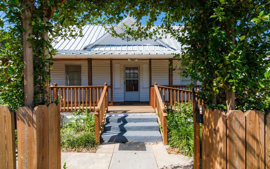 Photo of 501 NE Hamilton Ave, Live Oak, FL 32064 (MLS # 128940)