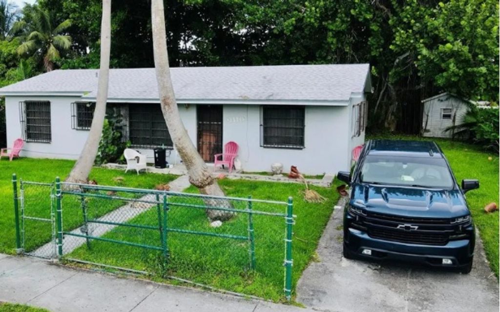 Photo of 11110 SW 138th St, Other, FL 33176 (MLS # 129852)