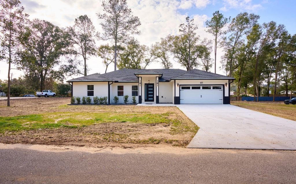 Photo of 894 NW Fairway Dr, Lake City, FL 32055 (MLS # 130083)