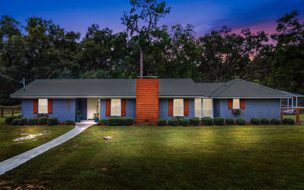 Photo of 1582 SW King St, Lake City, FL 32024 (MLS # 128702)