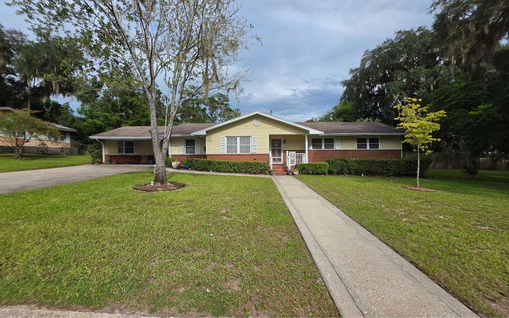 Photo of 957 SE Division Ave, Lake City, FL 32025 (MLS # 133234)