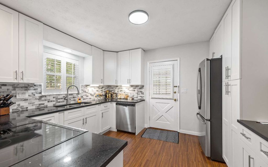Photo of 215 Beverly St, Live Oak, FL 32064 (MLS # 128711)