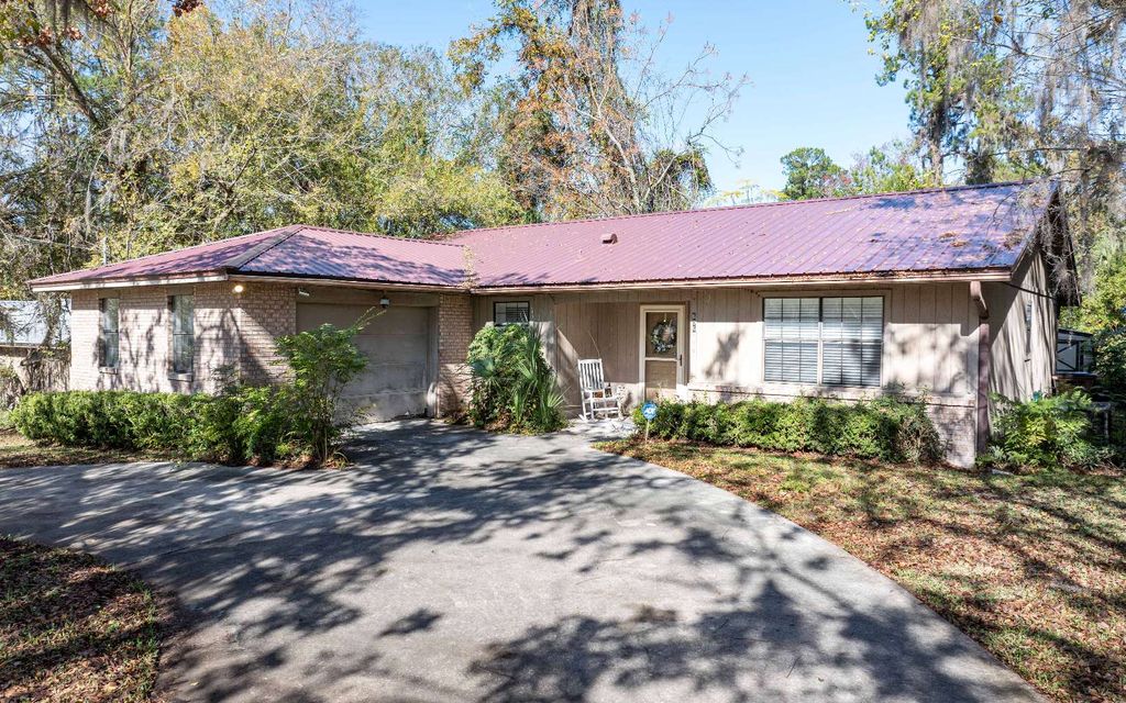 Photo of 606 NW Palm Dr, Lake City, FL 32025 (MLS # 129500)