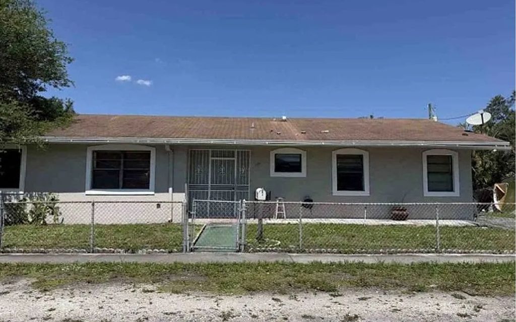 Photo of 1301 NE 151st St, Other, FL 33162 (MLS # 131205)