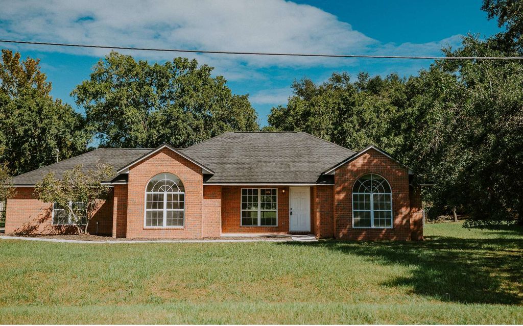 Photo of 253 SW Edna Ct, Lake City, FL 32024 (MLS # 128857)