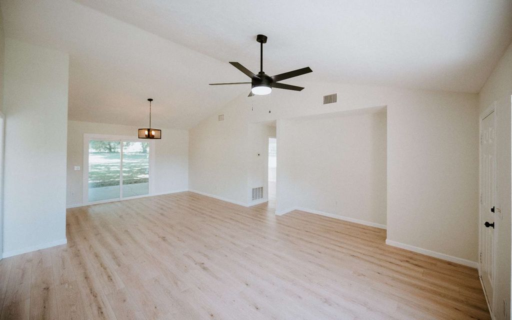 Photo of 253 SW Edna Ct, Lake City, FL 32024 (MLS # 128857)