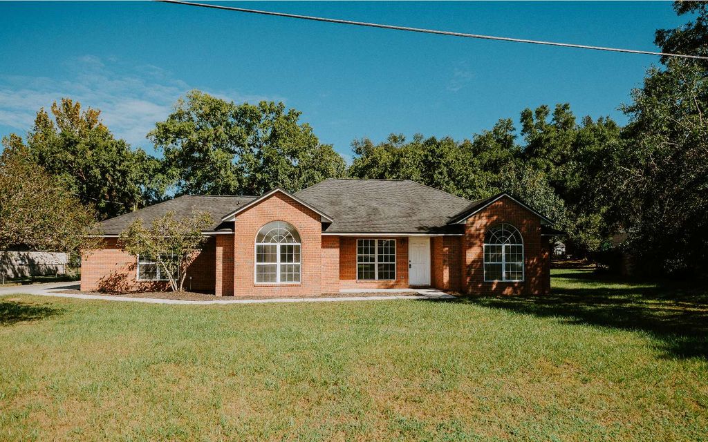 Photo of 253 SW Edna Ct, Lake City, FL 32024 (MLS # 128857)