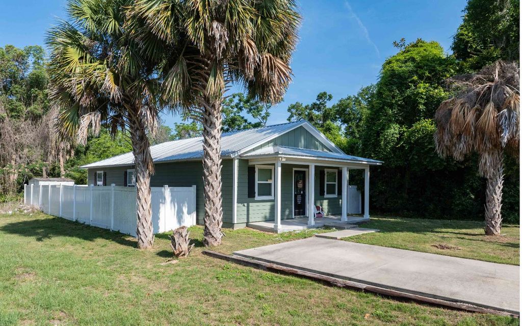 Photo of 14208 NW 136th Ter, Alachua, FL 32615 (MLS # 127195)