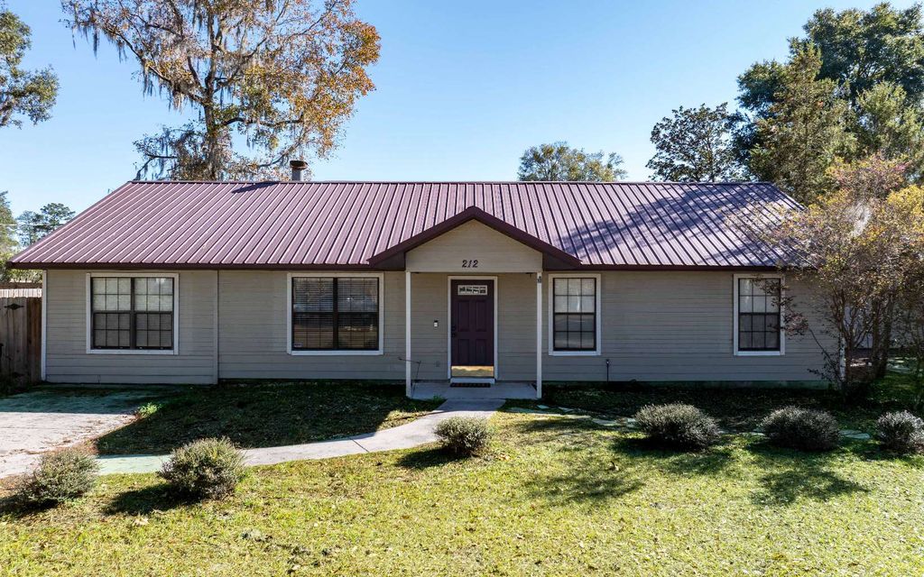 Photo of 212 SE Carob Gln, Lake City, FL 32025 (MLS # 129659)