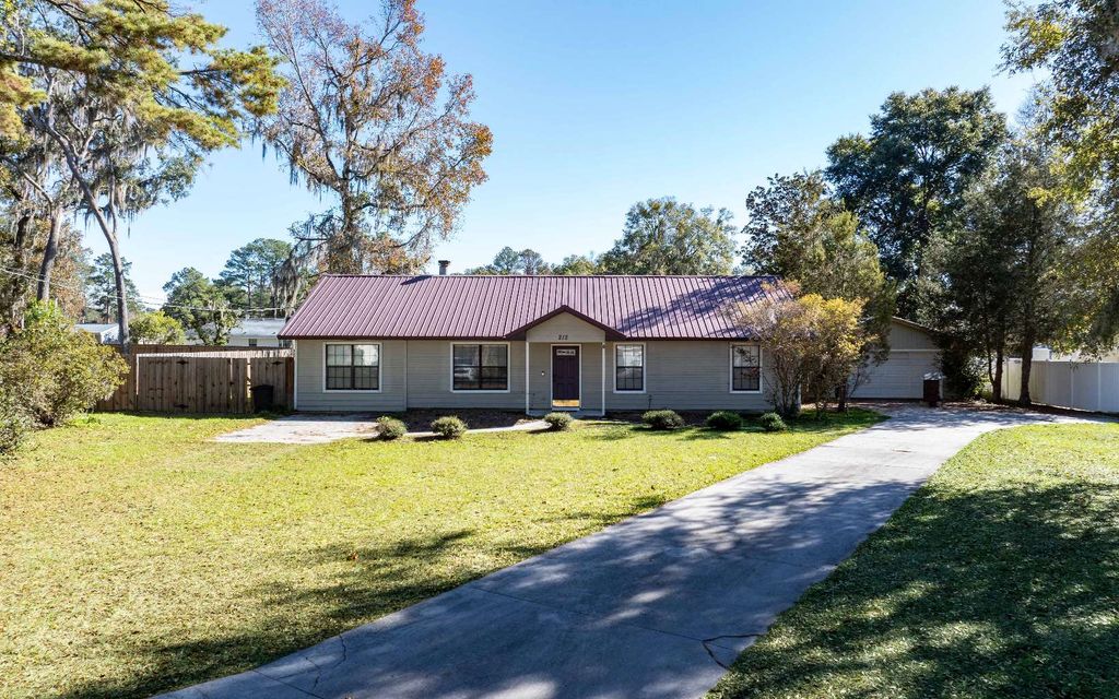 Photo of 212 SE Carob Gln, Lake City, FL 32025 (MLS # 129659)