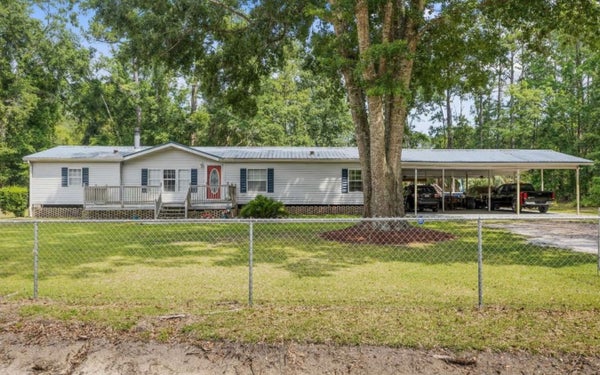 245 NW GENELL LOOP, LAKE CITY, FL 32055 - Image 972a6f75498dfcea8cd4d30ea8a353dc/1455385713