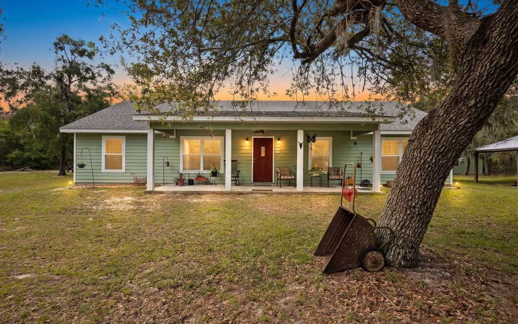 Photo of 10250 NE 5th Ave, Branford, FL 32008 (MLS # 131881)
