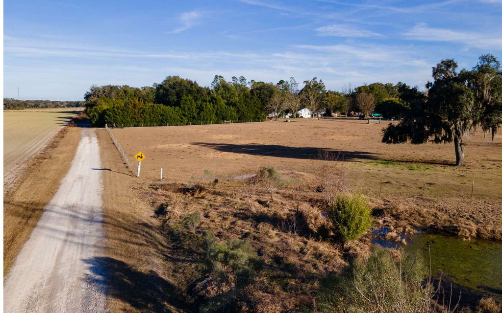 Photo of 274 SW Burress Glen, Lake City, FL 32024 (MLS # 130009)