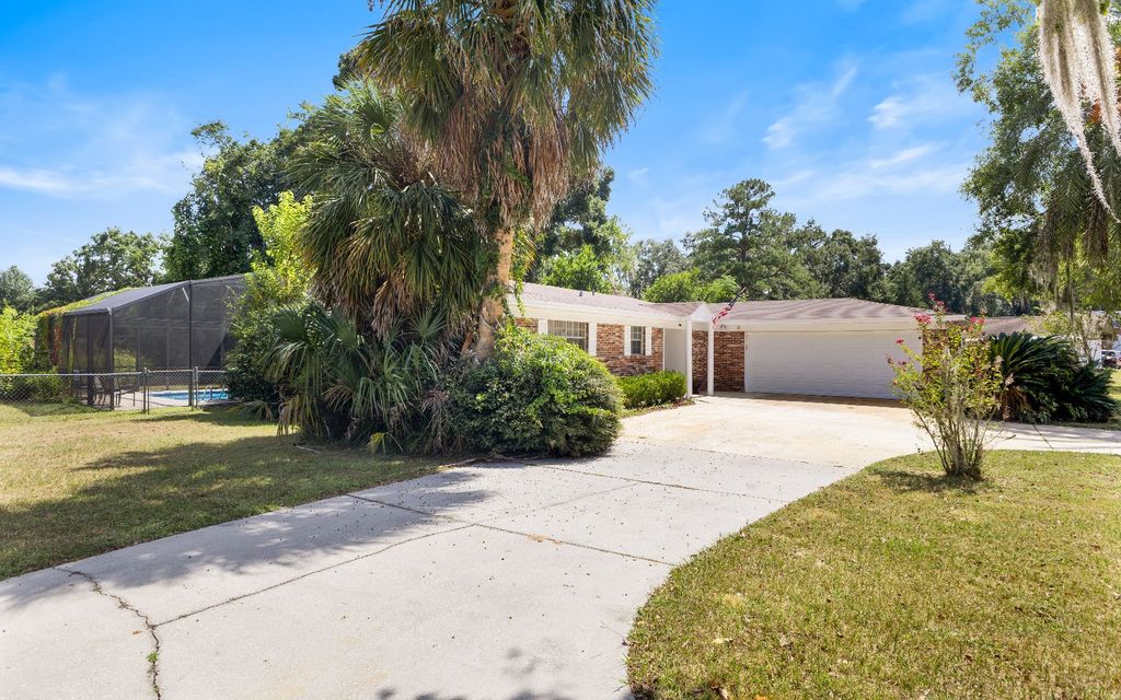 Photo of 451 NW Fairway Drive, Lake City, FL 32055 (MLS # 128580)