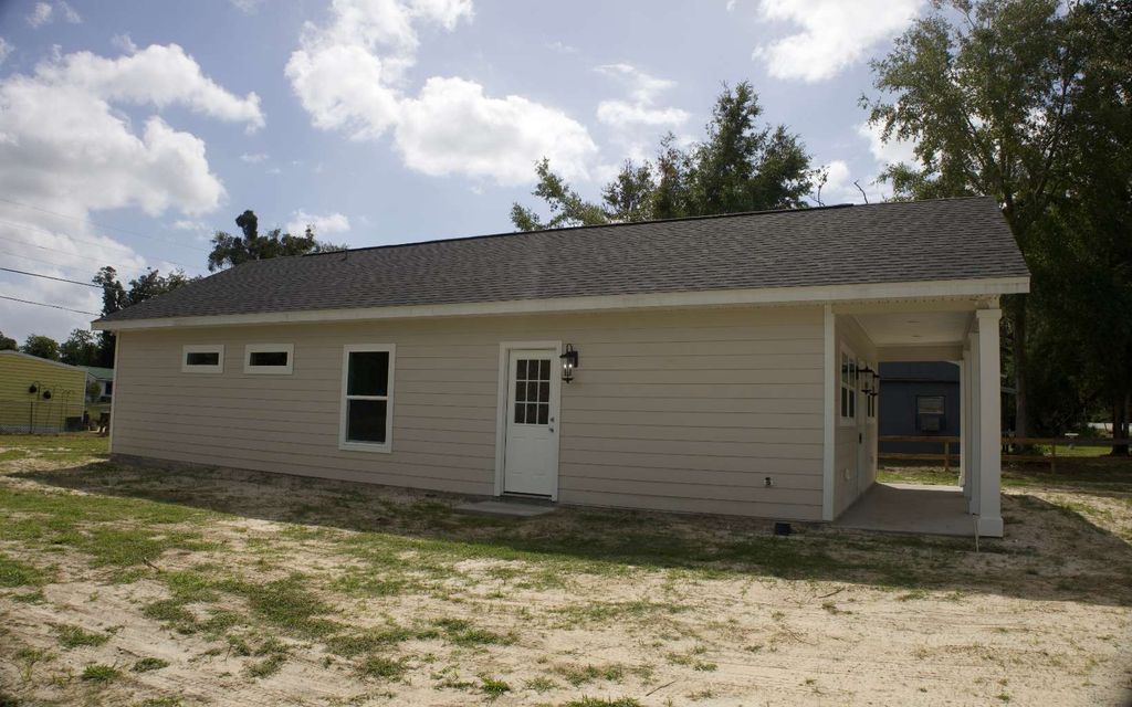 Photo of 921 NW Dyson Terrace, Lake City, FL 32055 (MLS # 129373)