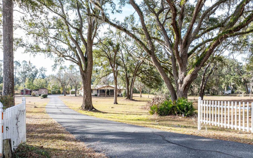 Photo of 13342 W County Rd 136, Live Oak, FL 32060 (MLS # 129975)