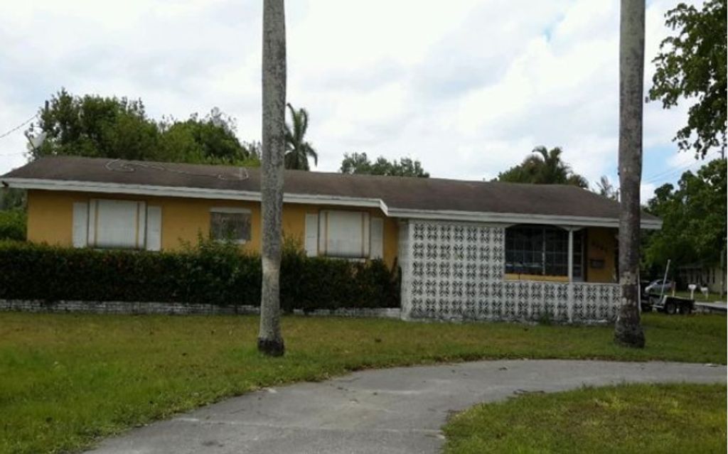 Photo of 4301 SW 52nd St, Other, FL 33314 (MLS # 130006)