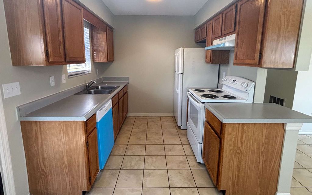 Photo of 3755 NW Archer St Apt 101 St, Lake City, FL 32055 (MLS # 130470)