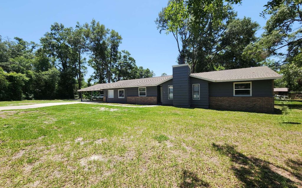 Photo of 301 SE Bream Loop, Lake City, FL 32024 (MLS # 127143)