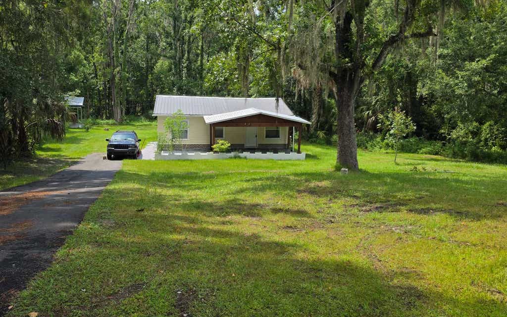 Photo of 268 NW Gwen Lake, Lake City, FL 32055 (MLS # 132633)