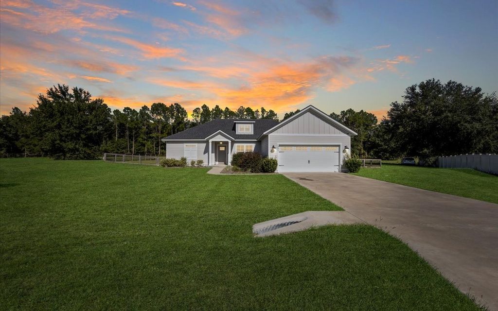 Photo of 335 SW Arrowbend Dr, Lake City, FL 32024 (MLS # 128357)