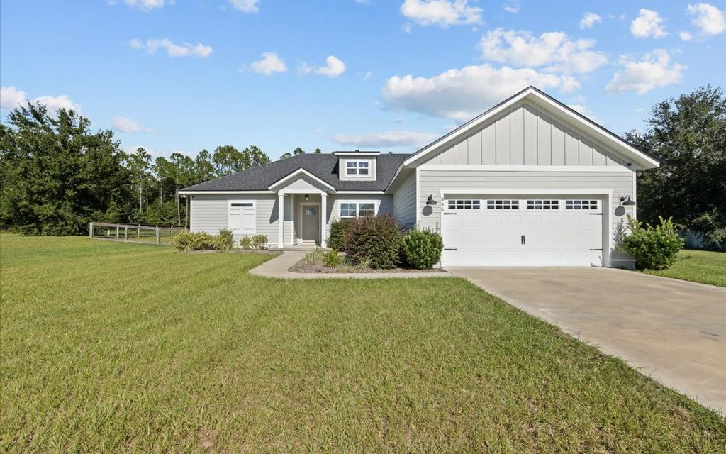 Photo of 335 SW Arrowbend Dr, Lake City, FL 32024 (MLS # 128357)