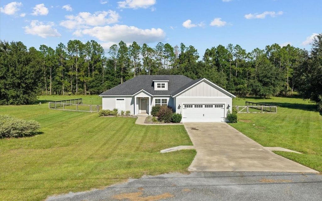Photo of 335 SW Arrowbend Dr, Lake City, FL 32024 (MLS # 128357)