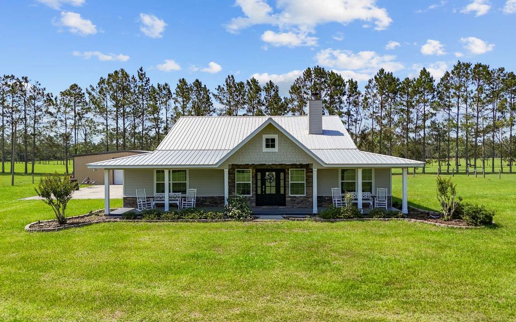 Photo of 4639 SW Wilson Springs Road, Fort White, FL 32038 (MLS # 127521)