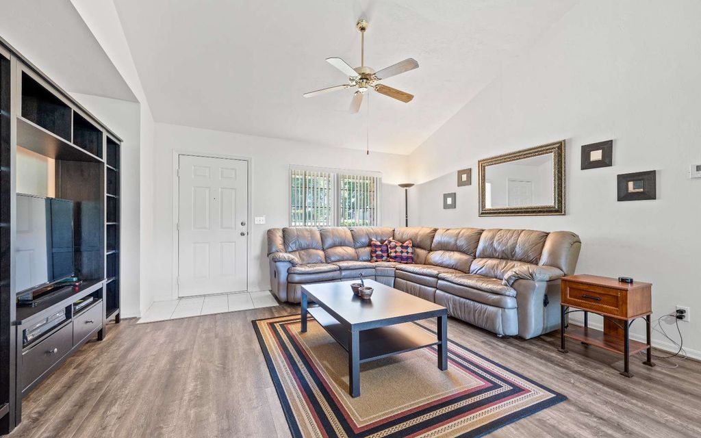 Photo of 220 NW Zack Dr, Lake City, FL 32055 (MLS # 131554)