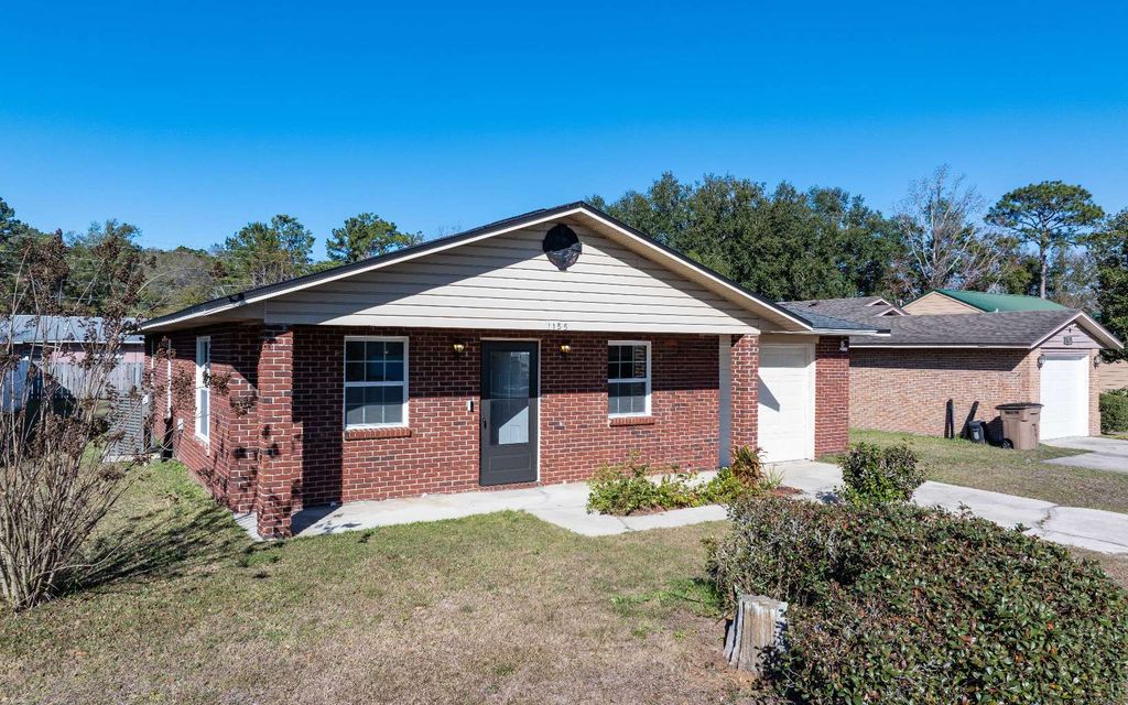 Photo of 1155 SW Fairfax Gln, Lake City, FL 32025 (MLS # 129883)