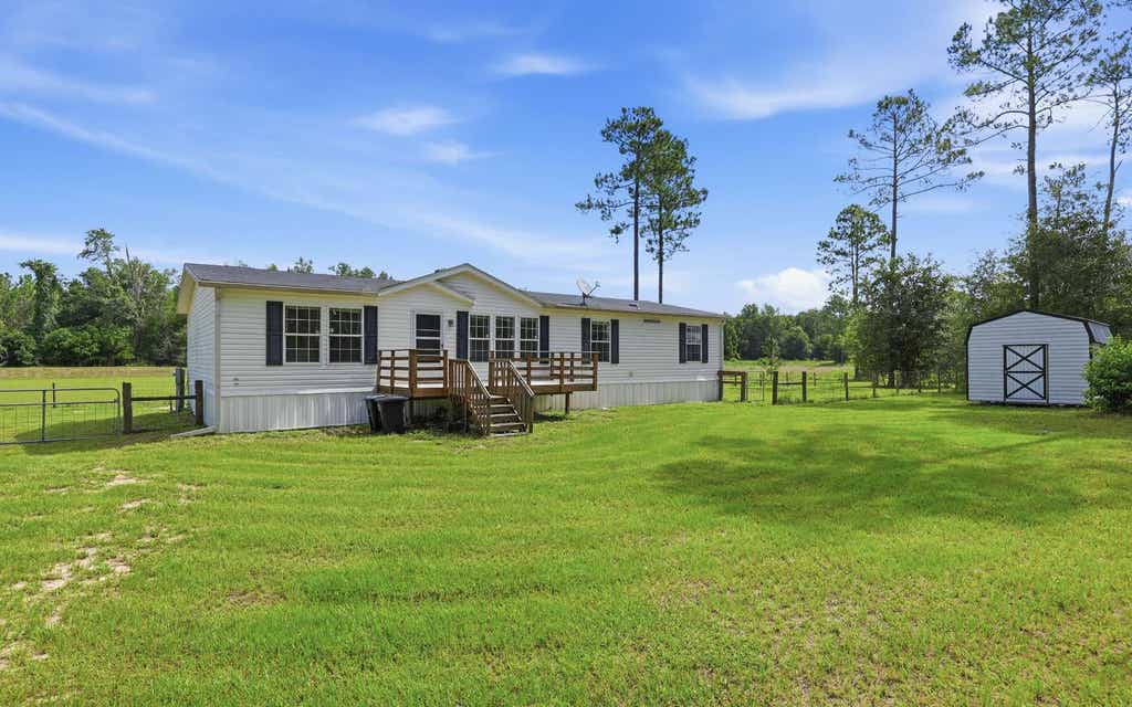 Photo of 961 SW Baron Gln, Fort White, FL 32038 (MLS # 132358)