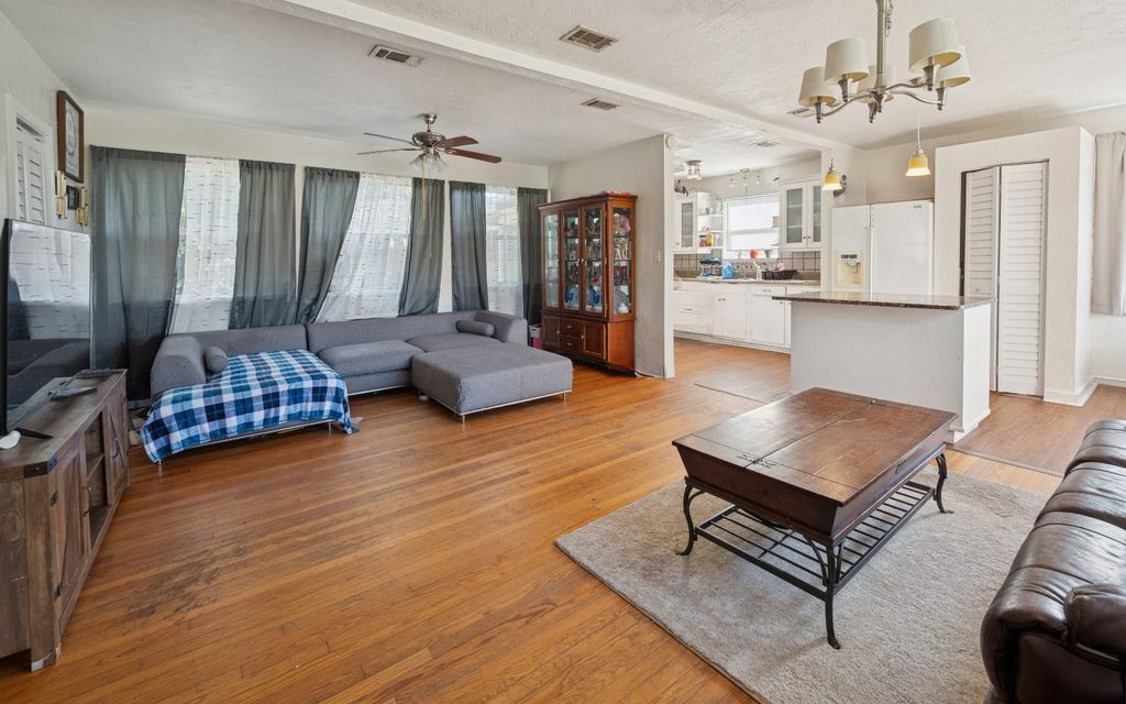 Photo of 633 NW Palm Drive, Lake City, FL 32055 (MLS # 129284)