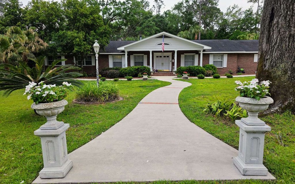Photo of 314 SW Sunnydale Gln, Lake City, FL 32024 (MLS # 127241)