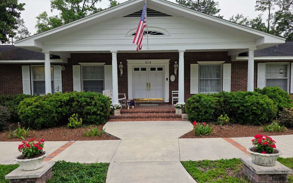 Photo of 314 SW Sunnydale Gln, Lake City, FL 32024 (MLS # 127241)