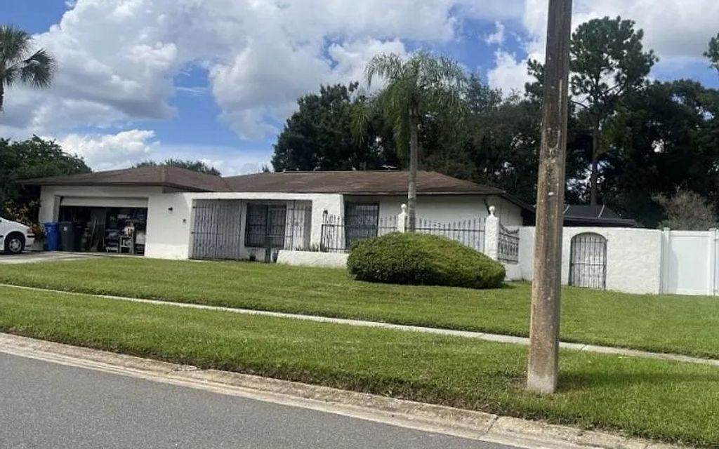 Photo of 14037 Wolcott Dr, Other, FL 33624 (MLS # 129634)