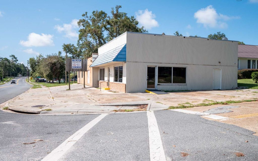 Photo of 300 S Duval Ave, Madison, FL 32340 (MLS # 130467)