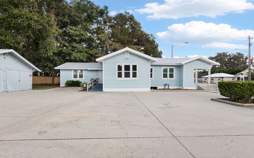 Photo of 311 SE Baya Dr, Lake City, FL 32025 (MLS # 133655)