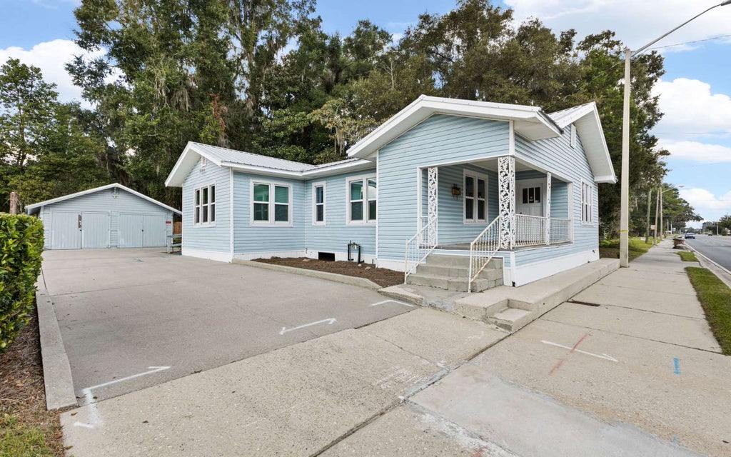 Photo of 311 SE Baya Dr, Lake City, FL 32025 (MLS # 133655)