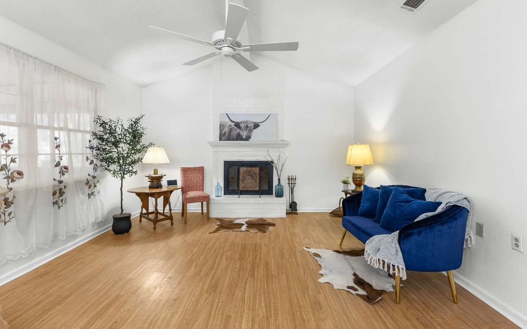 Photo of 211 SW Kingwood Place, Lake City, FL 32024 (MLS # 130038)