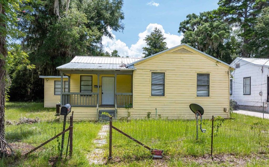 Photo of 656 NE Lake Dr, Lake City, FL 32055 (MLS # 132073)