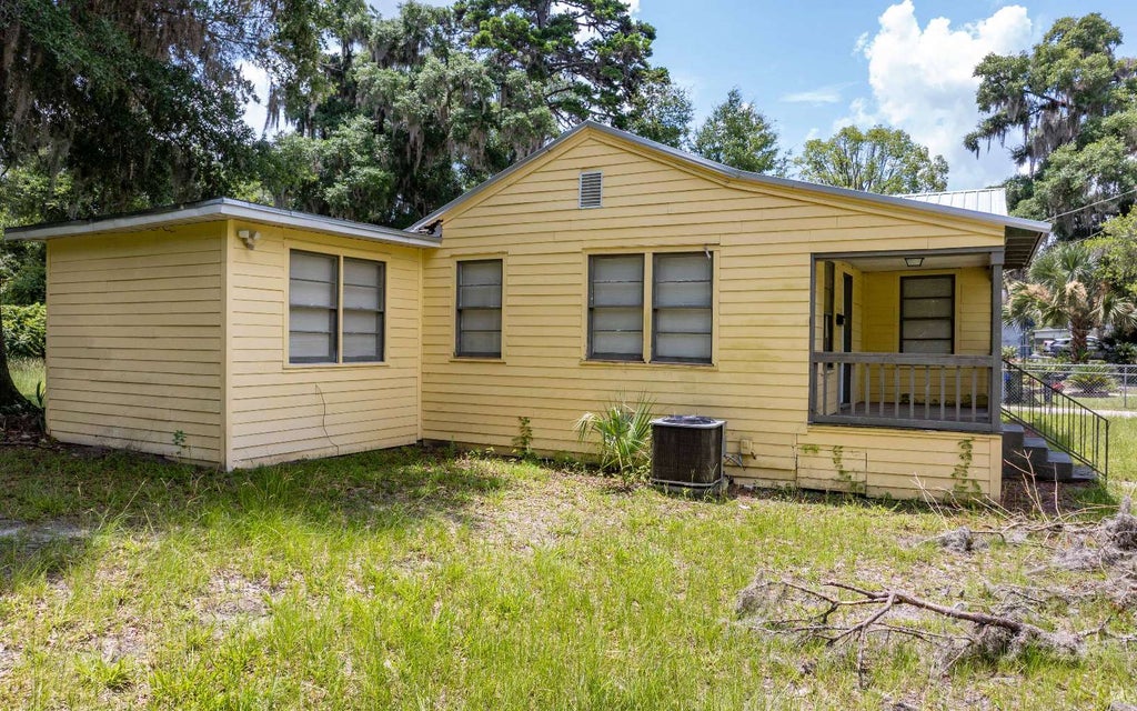 Photo of 656 NE Lake Dr, Lake City, FL 32055 (MLS # 132073)