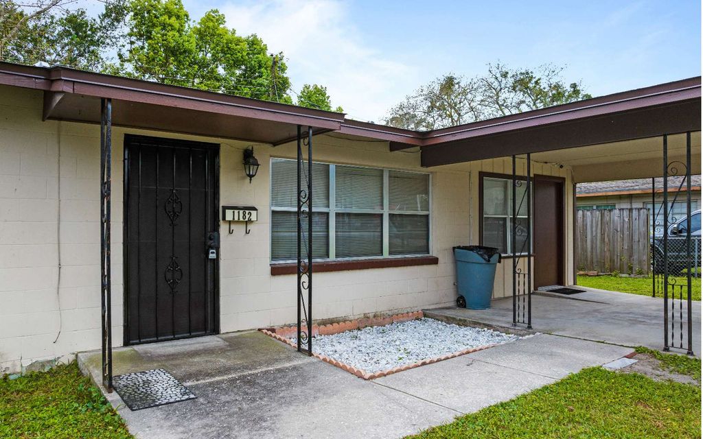 Photo of 1182 SE Baya Dr, Lake City, FL 32025 (MLS # 128270)