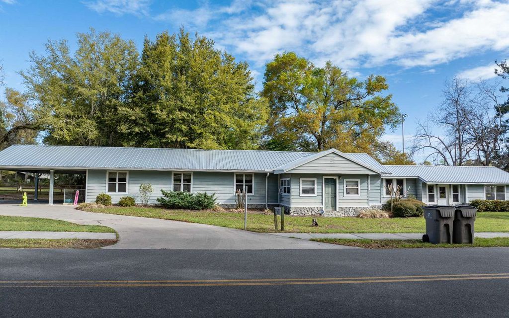 Photo of 311 NE Crawford St, Mayo, FL 32066 (MLS # 130681)